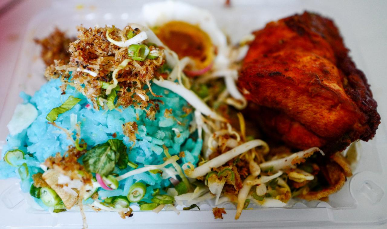 Kelezatan Nasi Kerabu Di Pantai Timur Malaysia Kelezatan Nasi Kerabu Di Pantai Timur Malaysia